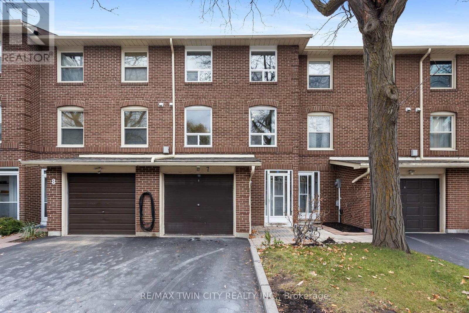 Townhouse at 7 EDEN PARK DRIVE, Brampton (Southgate)
