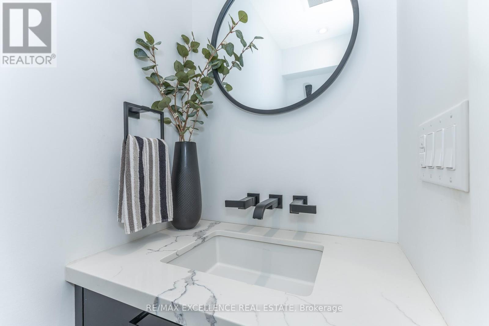 Detached at 2 PEBBLE BEACH COURT, Brampton