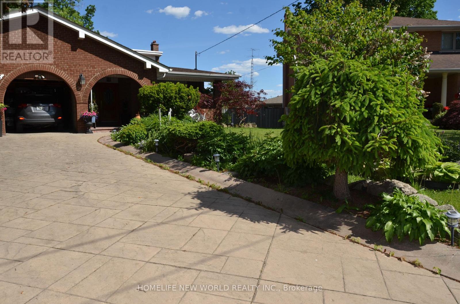 Detached at 15 BRANTLEY CRESCENT, Toronto (York University Heights)