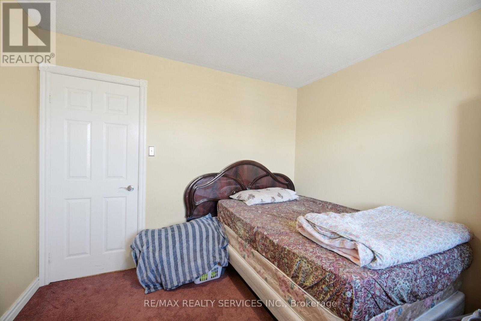 Detached at 26 SUNFOREST DRIVE, Brampton