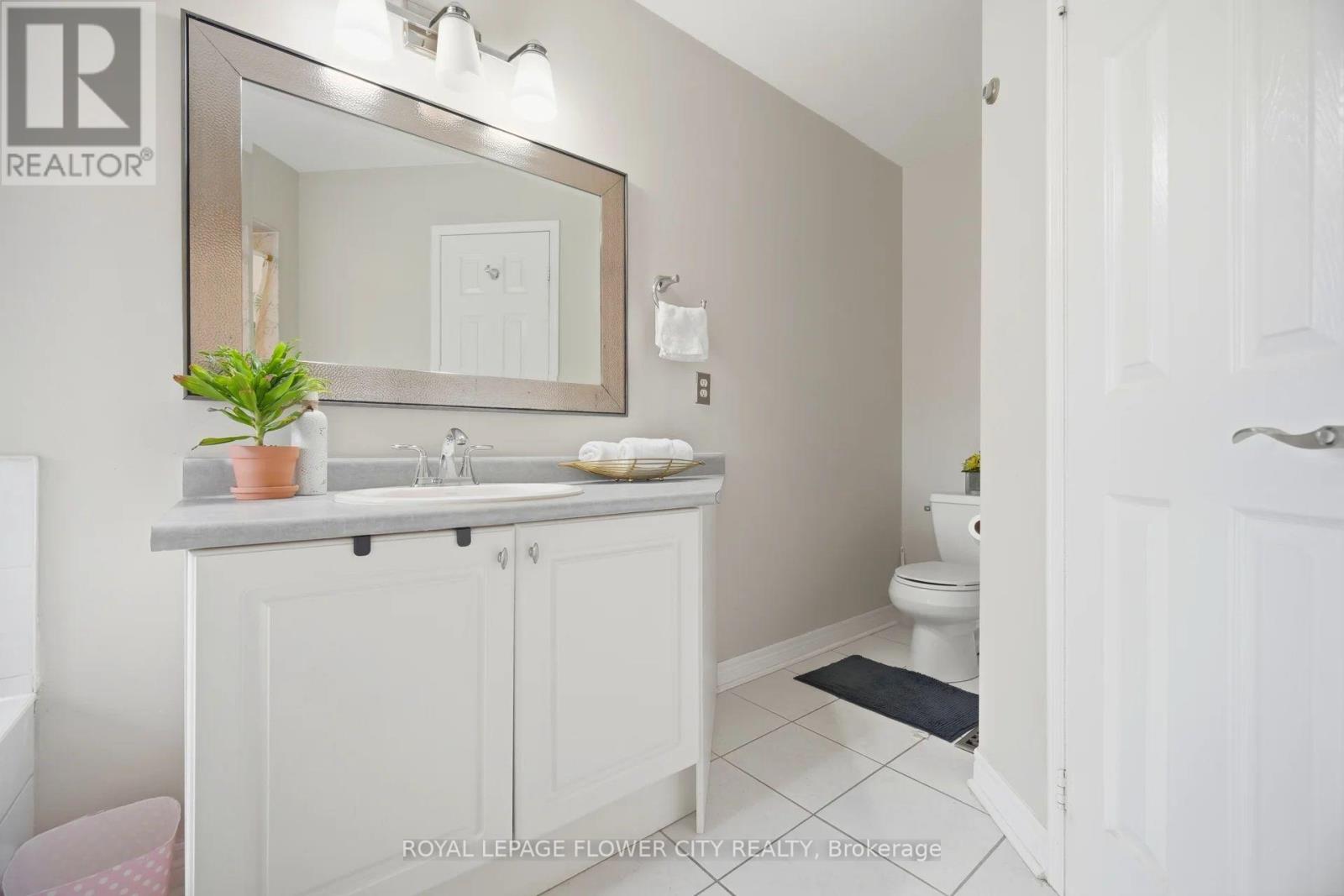 Semi-Detached/Link at 1248 NEWELL STREET, Milton
