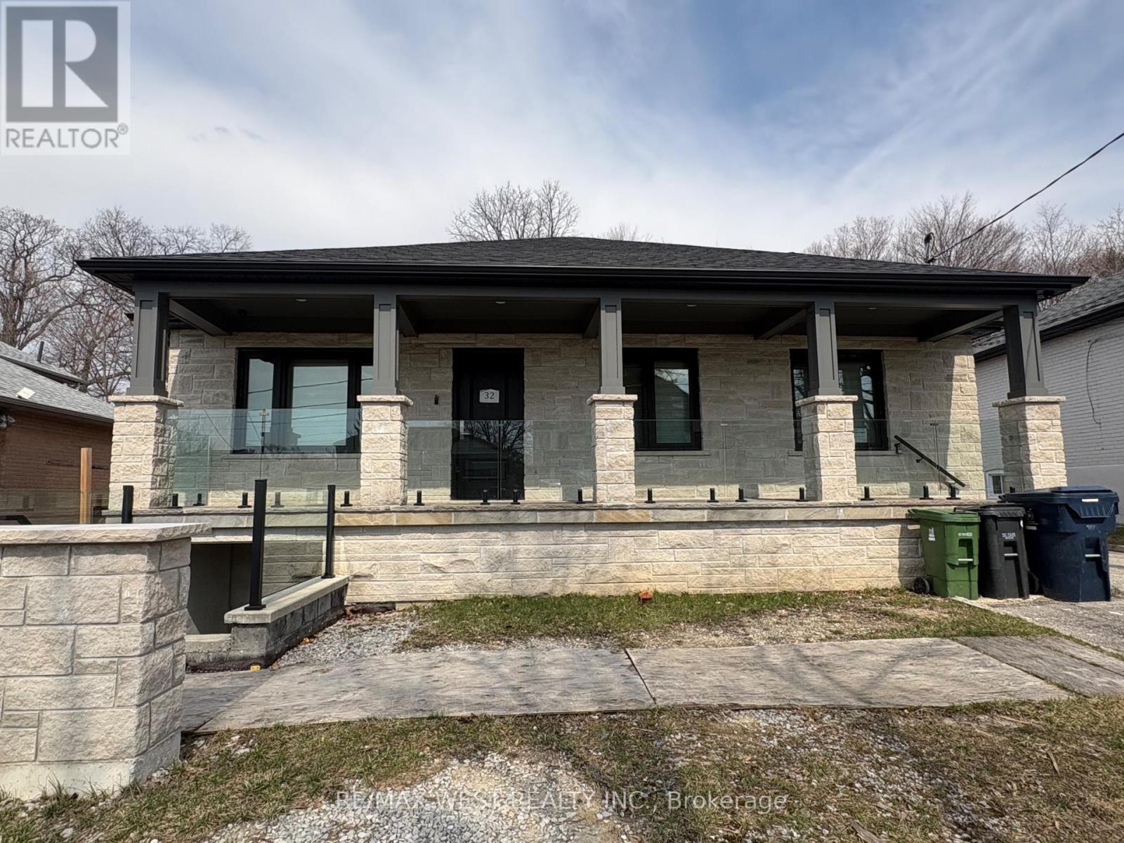 Detached at LOWER LEVEL - 32 HARROW DRIVE, Toronto (Brookhaven-Amesbury)