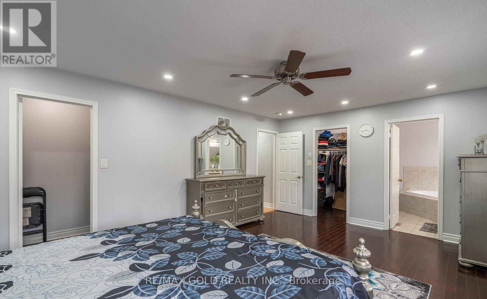 Detached at 8 BAYRIDGE DRIVE, Brampton