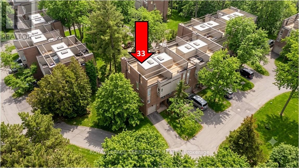 Townhouse at 33 - 1250 MARLBOROUGH COURT, Oakville (CP College Park)