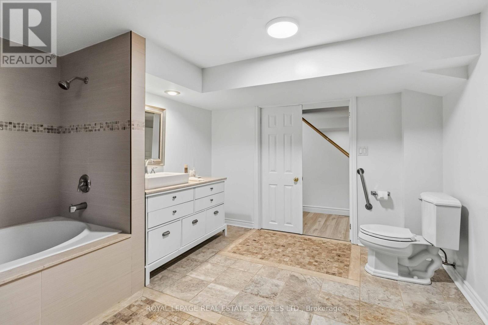 Detached at 4330 SPINNINGDALE COURT, Mississauga