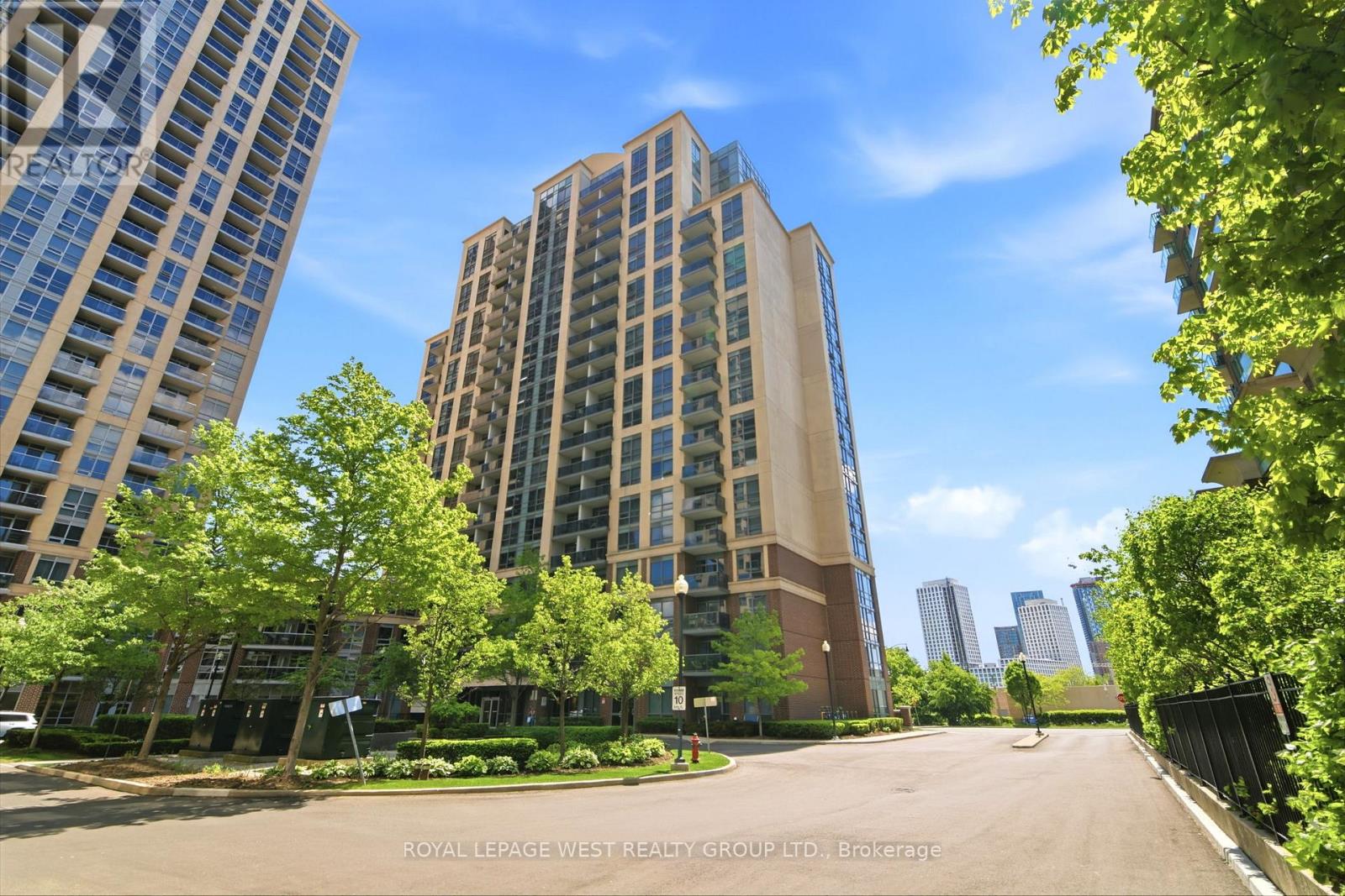 Apartment at 606 - 1 MICHAEL POWER PLACE, Toronto (Islington-City Centre West)