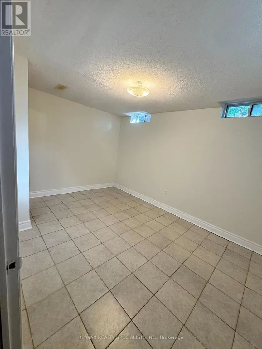 Townhouse at BSMT - 5834 RAFTSMAN COVE, Mississauga