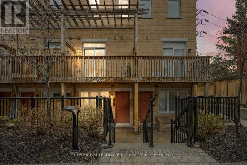 Townhouse at 121 - 380 HOPEWELL AVENUE, Toronto