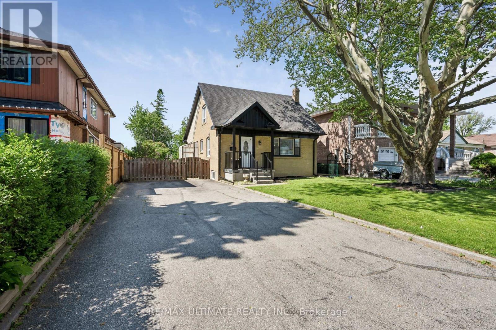 Detached at MAIN - 34 COMPTON CRESCENT, Toronto