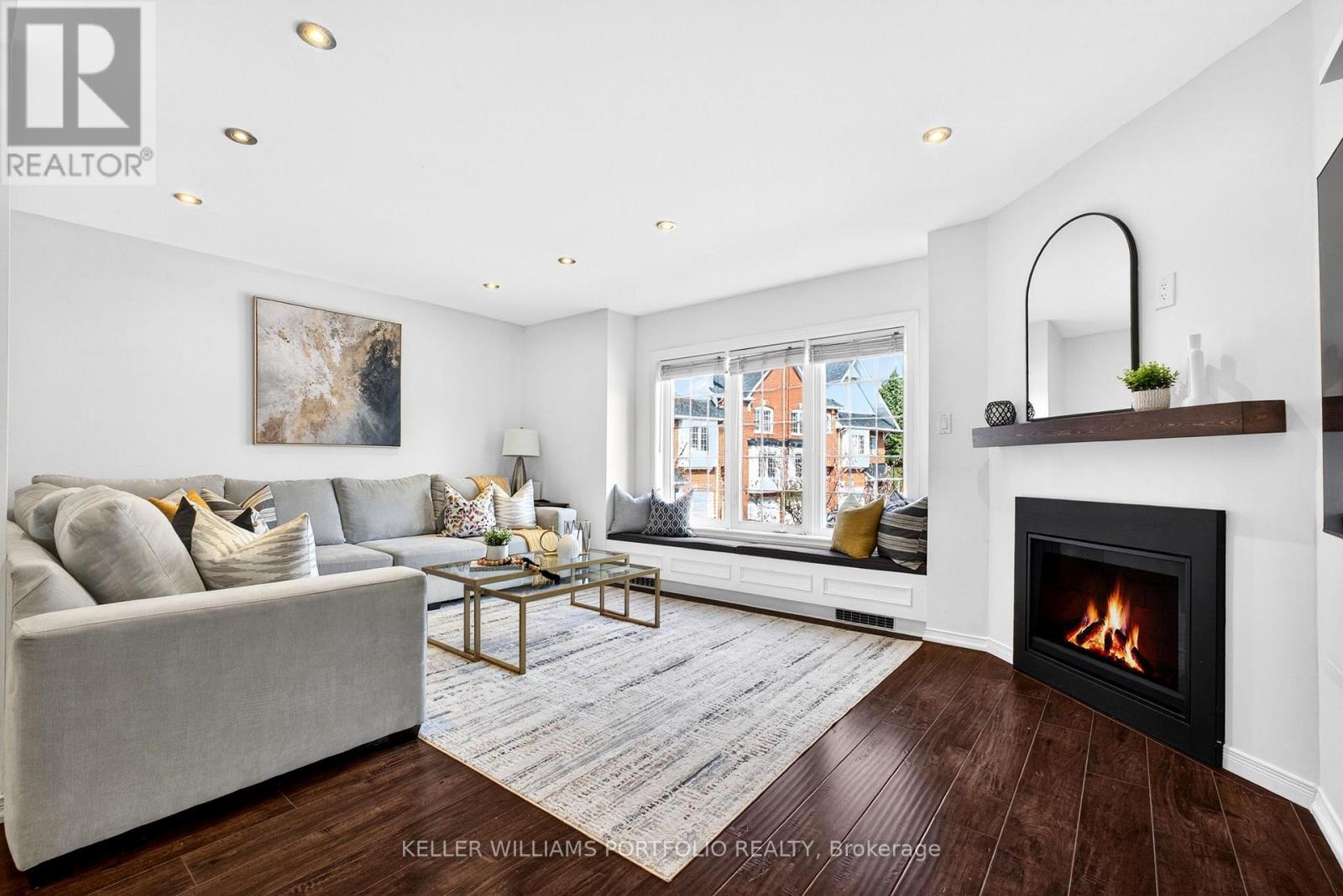 Townhouse at 25 - 1575 SOUTH PARADE COURT, Mississauga (East Credit)