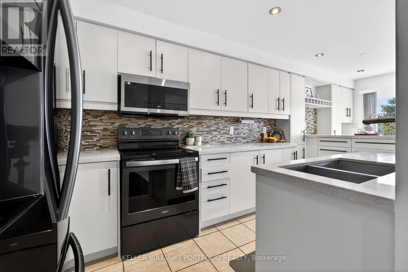 Townhouse at 25 - 1575 SOUTH PARADE COURT, Mississauga
