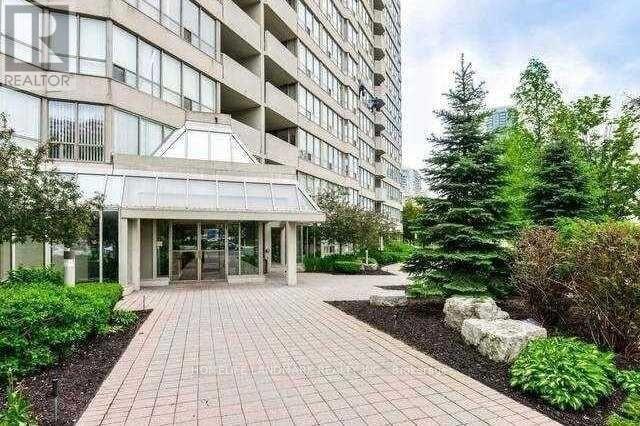 Apartment at 501 - 400 WEBB DRIVE, Mississauga (City Centre)