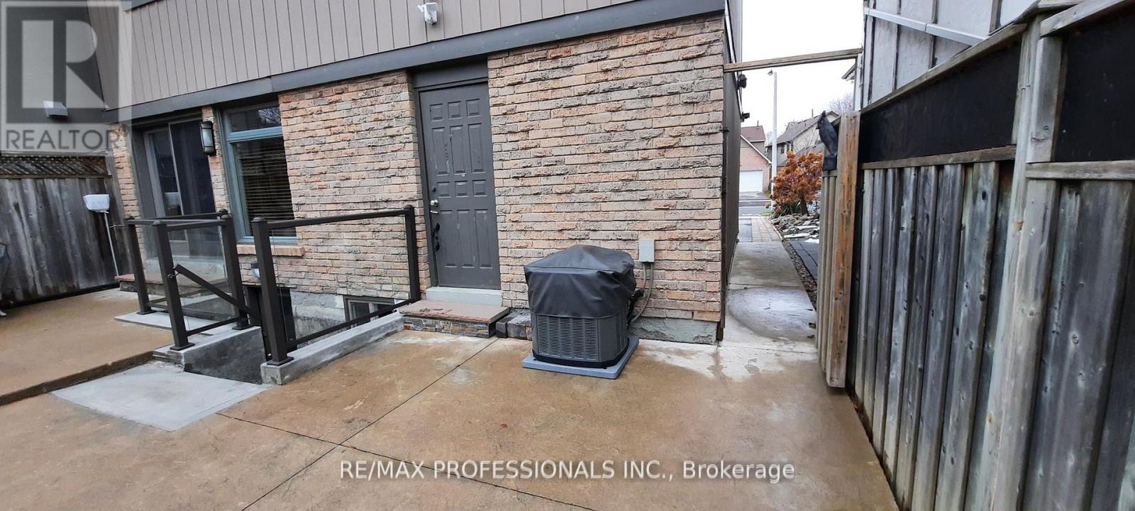 Detached at LOWER - 19 ELMBROOK CRESCENT, Toronto