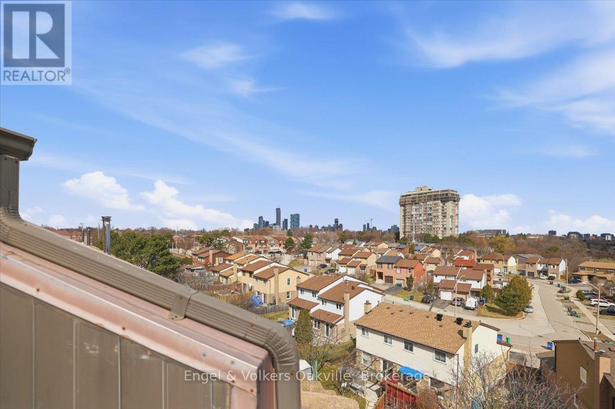 Apartment at 625 - 1000 CEDARGLEN GATE, Mississauga