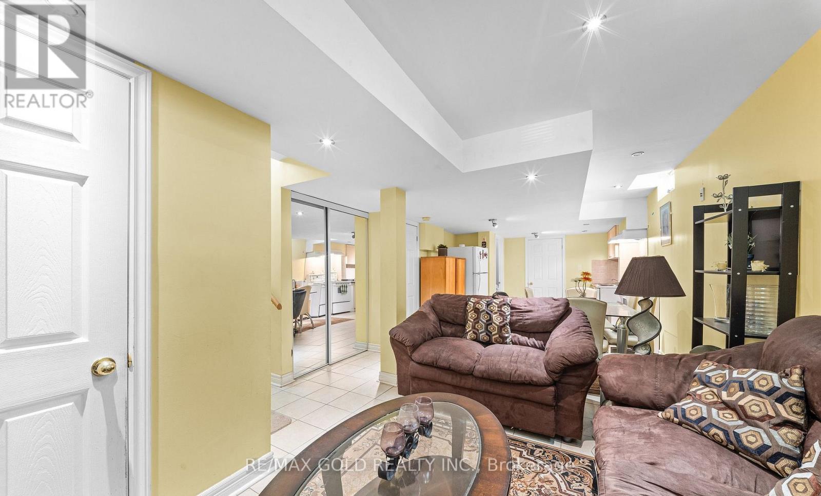 Detached at 17 CALDERSTONE ROAD, Brampton