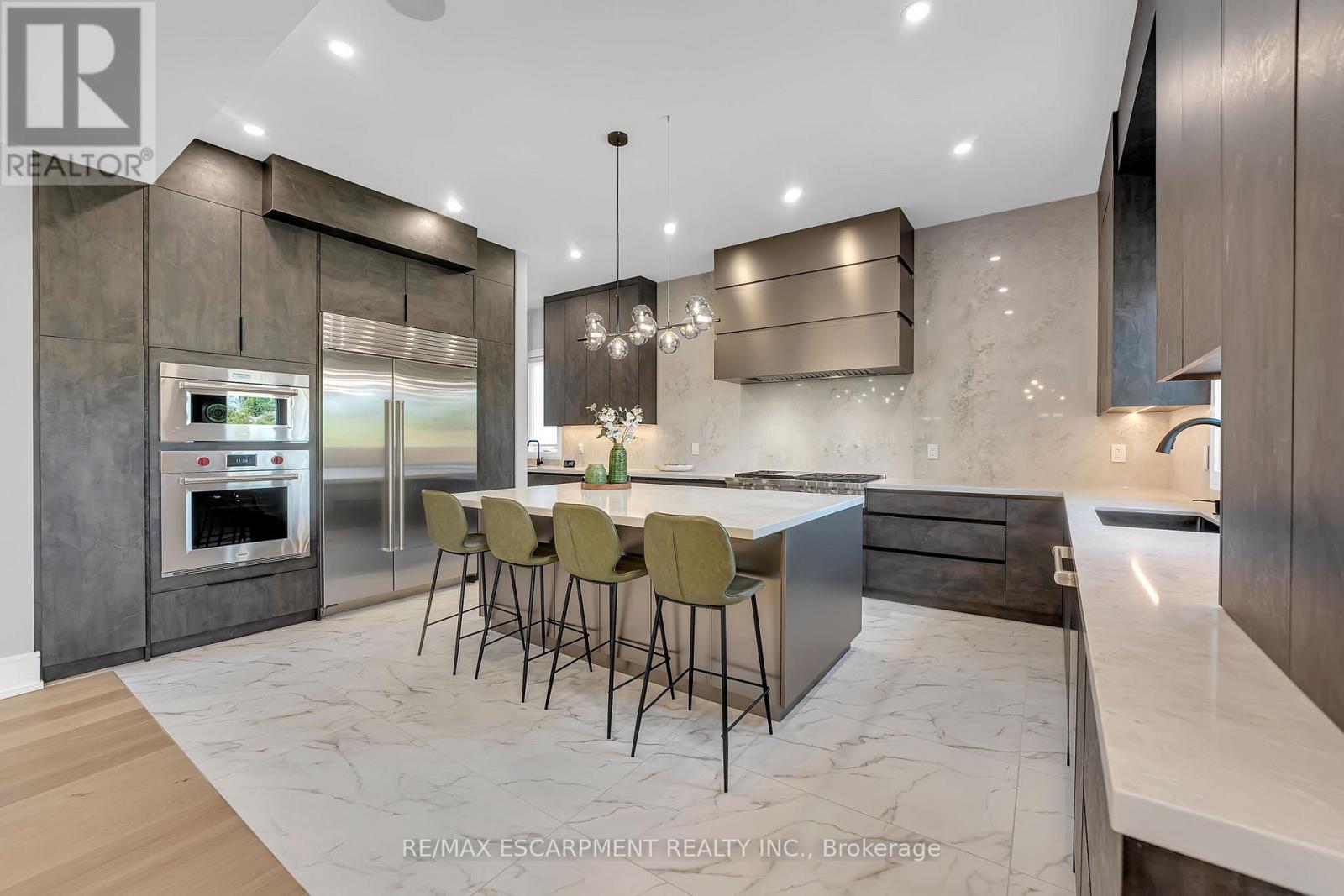 Detached at 221 MORDEN ROAD E, Oakville