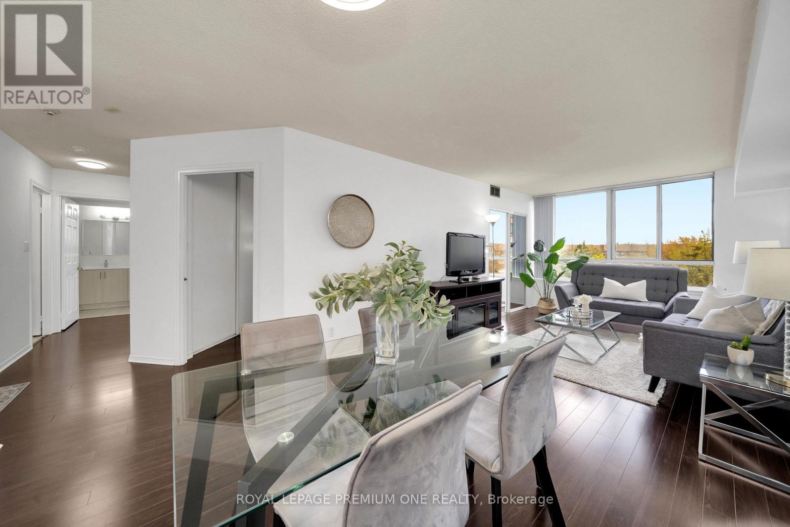 Apartment at 310 - 1001 CEDARGLEN GATE, Mississauga (Erindale)