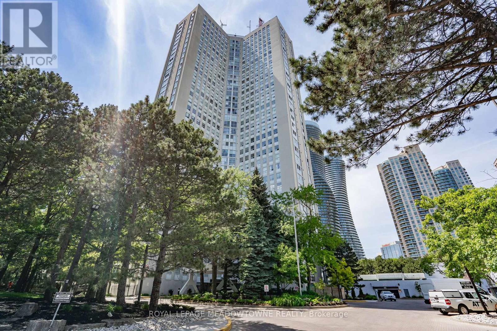 Apartment at 3303 - 3650 KANEFF CRESCENT, Mississauga (Mississauga Valleys)