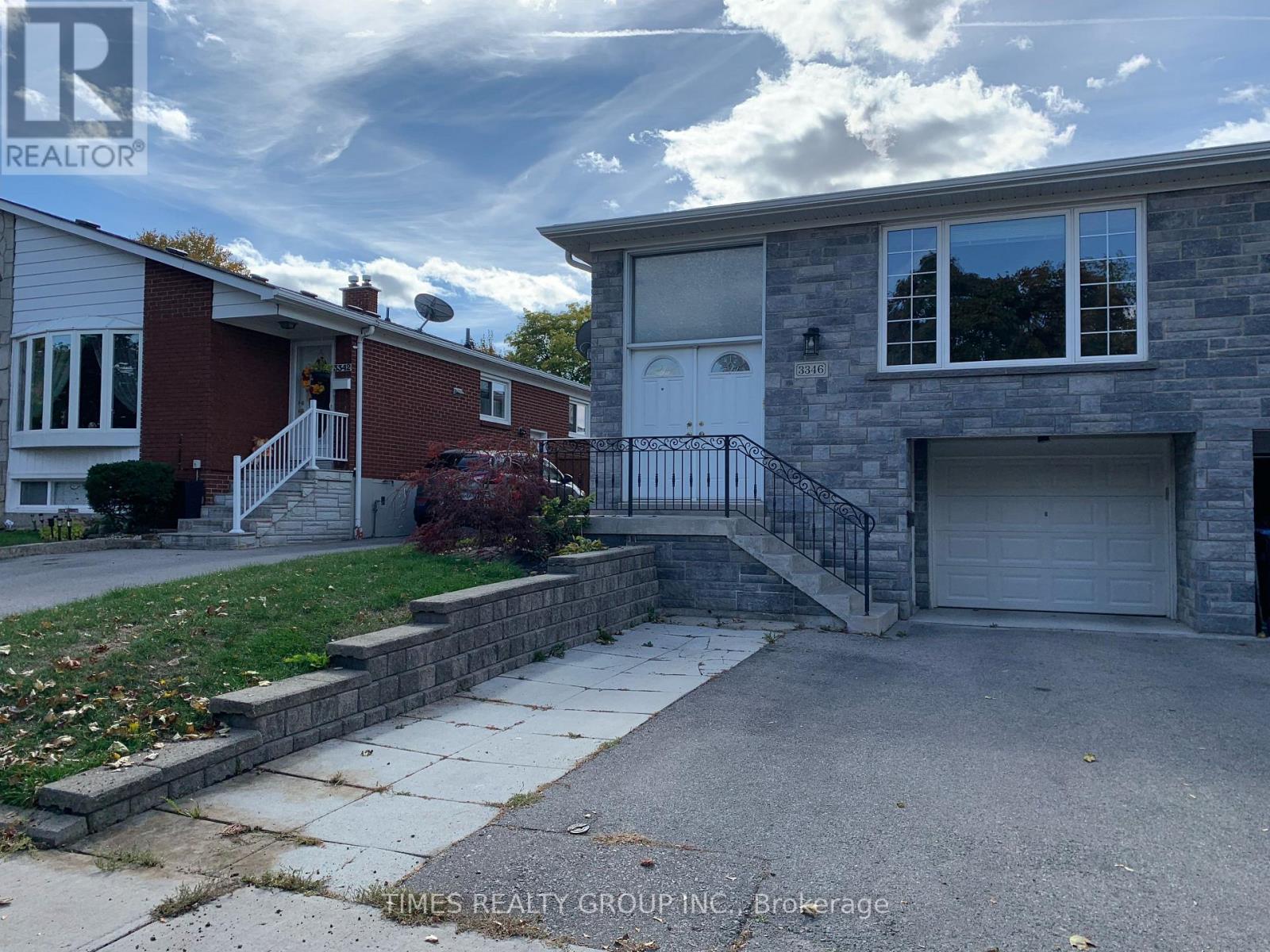 Semi-Detached/Link at MAIN - 3346 IVERNIA ROAD, Mississauga (Applewood)