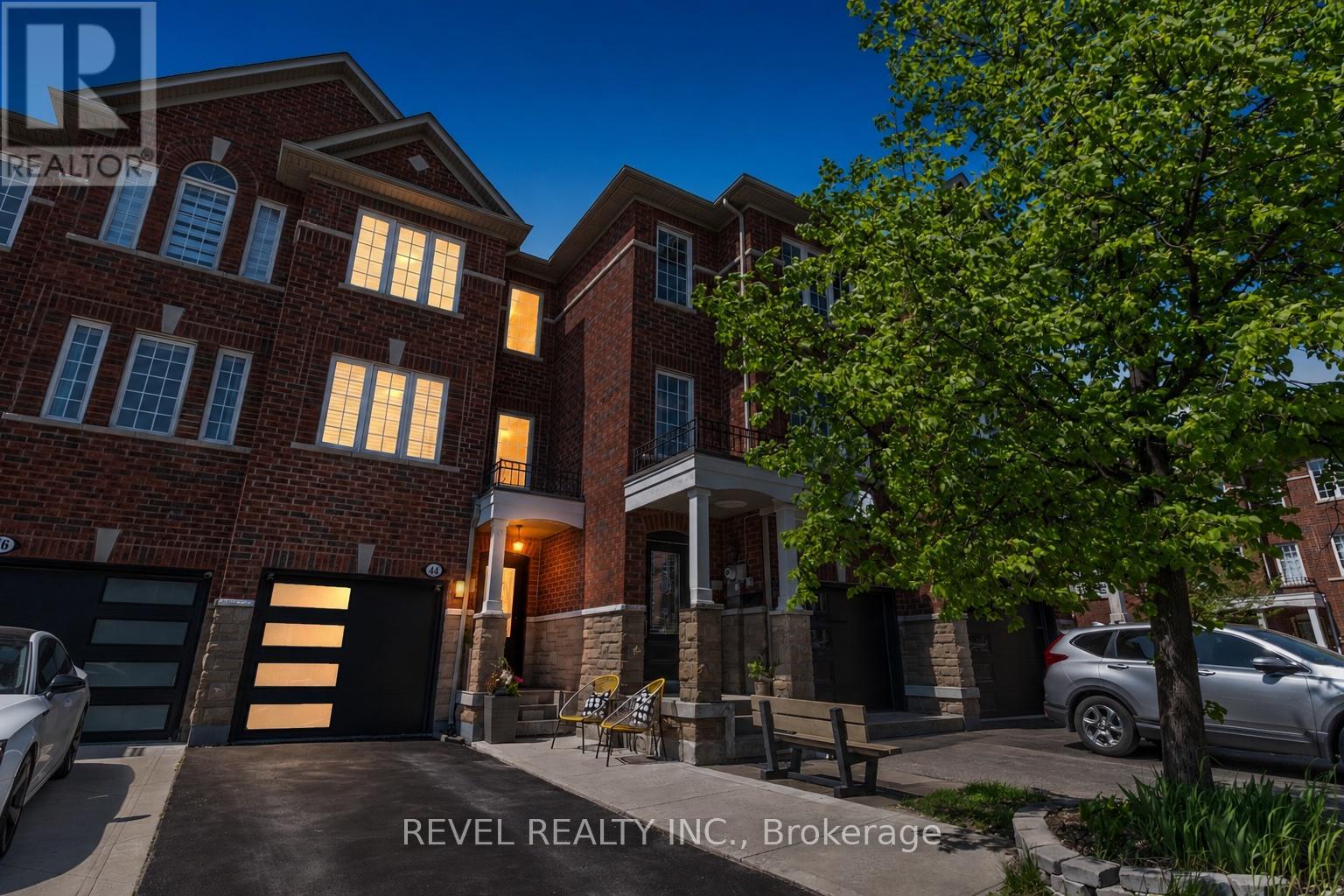 Townhouse at 44 DENISON AVENUE, Brampton (Downtown Brampton)