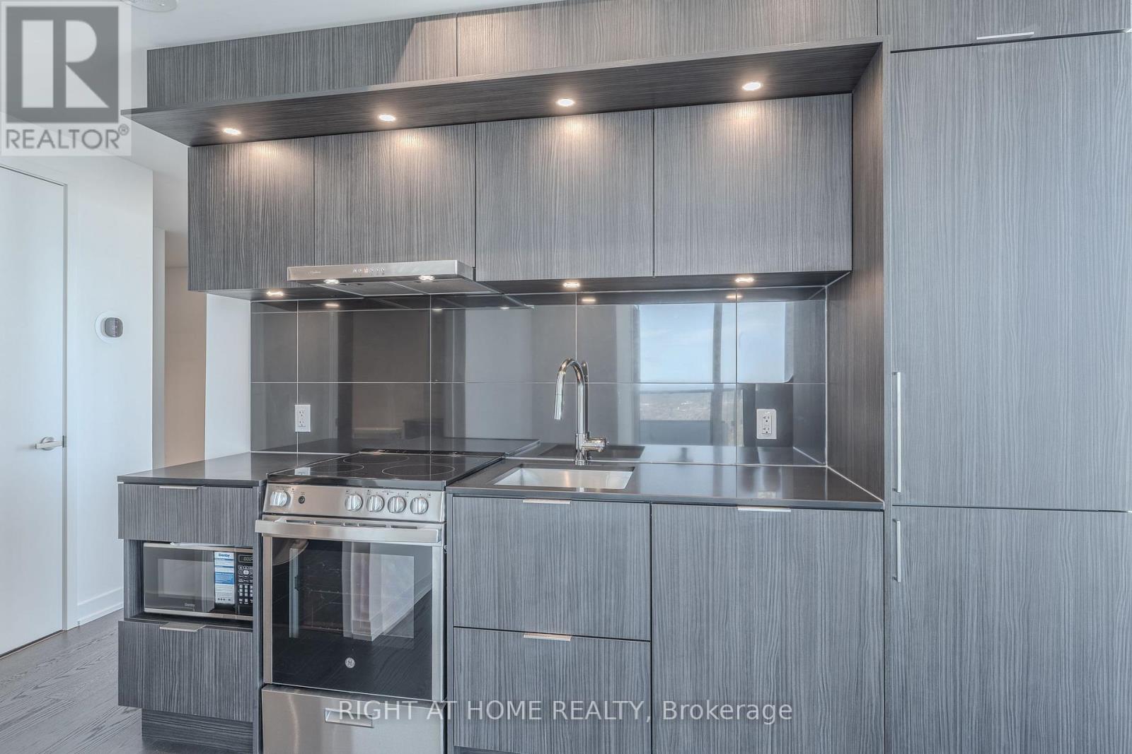 Apartment at 1507 - 448 BURNHAMTHORPE ROAD, Mississauga