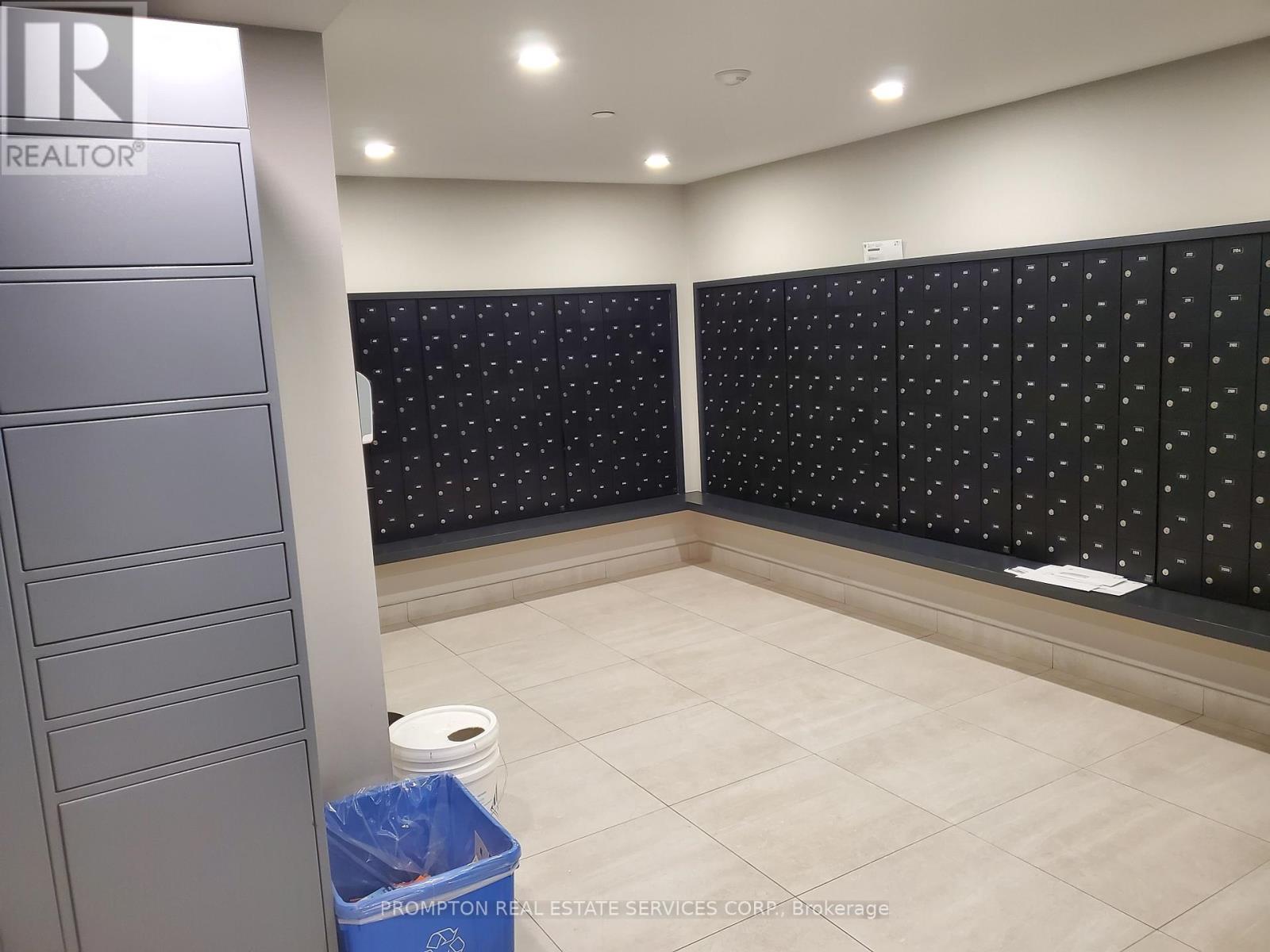 Apartment at 3909 - 4065 CONFEDERATION PARKWAY, Mississauga
