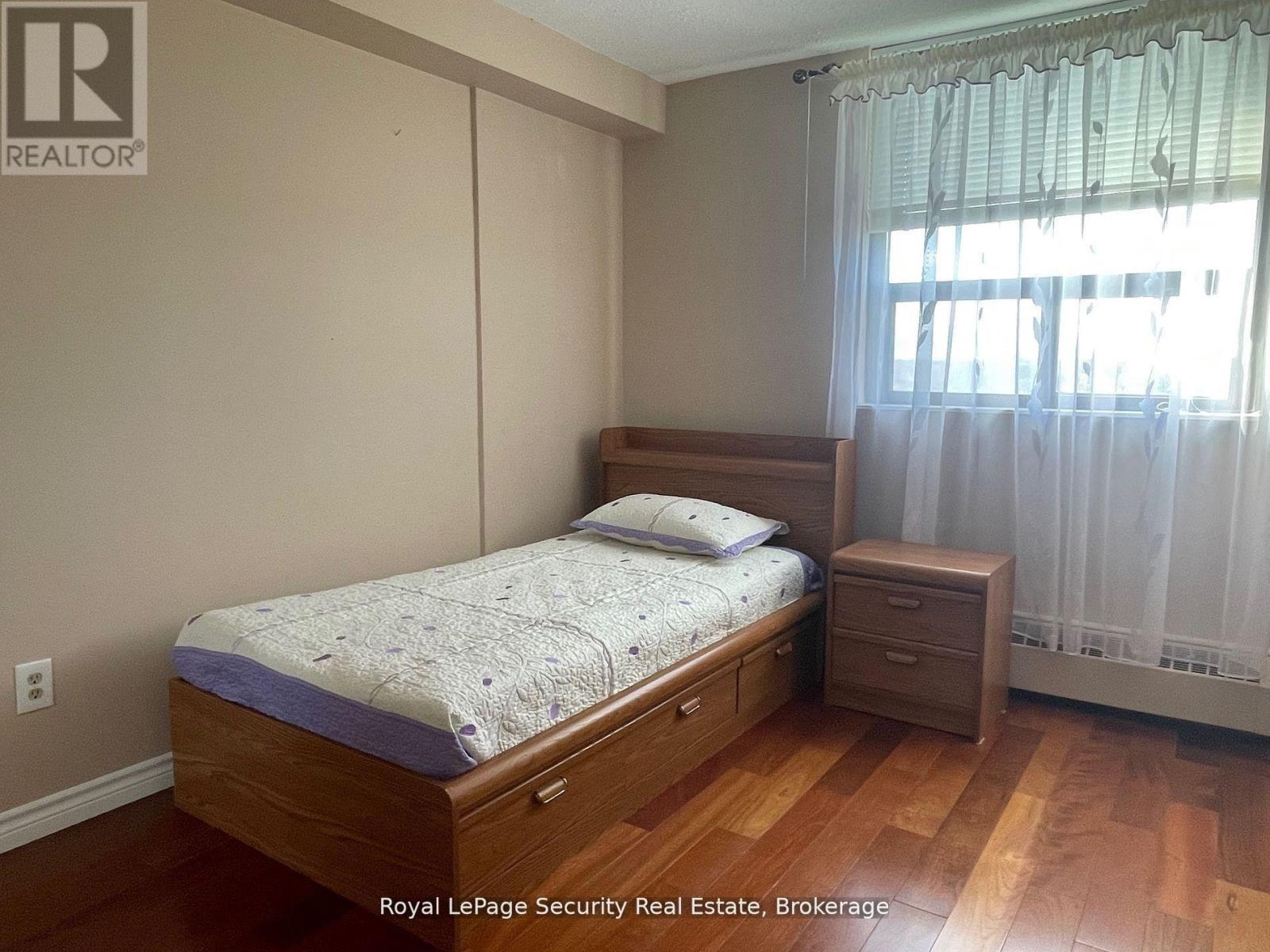 Apartment at 805 - 2556 ARGYLE ROAD, Mississauga