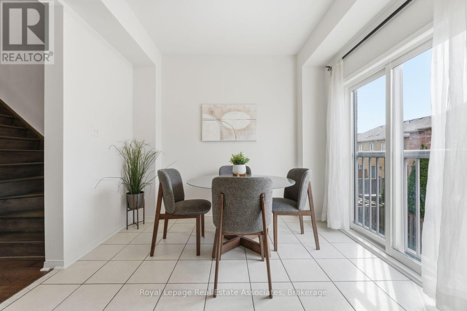Townhouse at 647 COURTNEY VALLEY ROAD, Mississauga