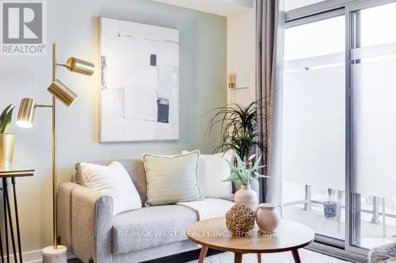 Apartment at 704 - 812 LANSDOWNE AVENUE, Toronto