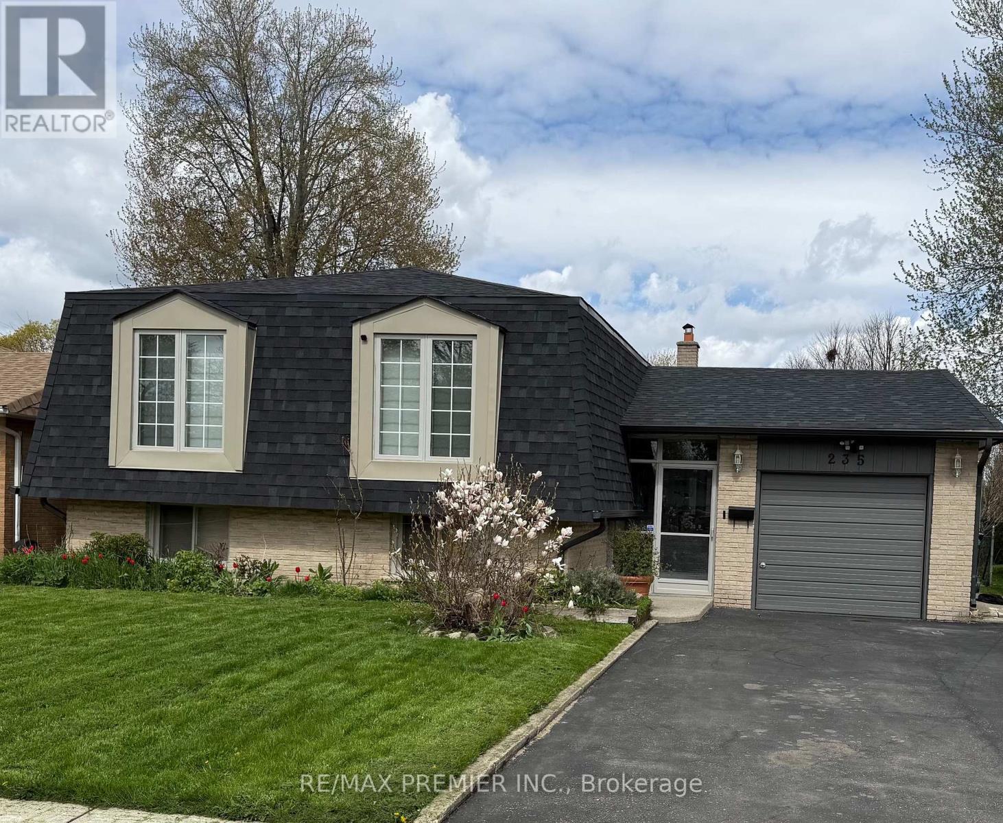 Detached at 235 LOUIS DRIVE, Mississauga