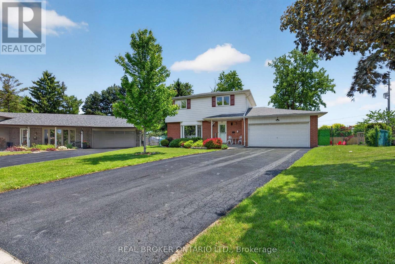 Detached at 10 ESSEX PLACE, Brampton