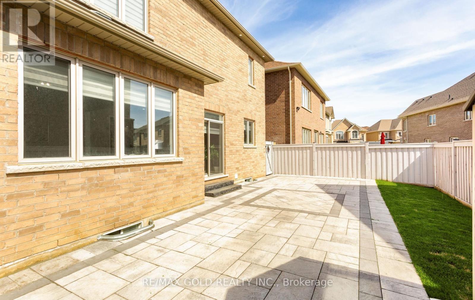 Detached at 19 FARRINGDON CRESCENT, Brampton