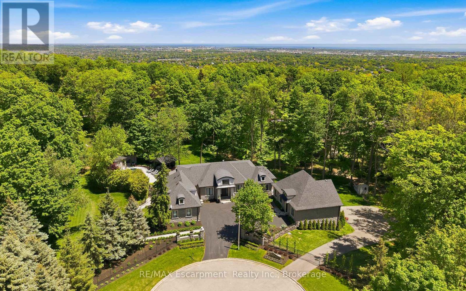 Detached at 3205 HIGHPOINT COURT, Burlington