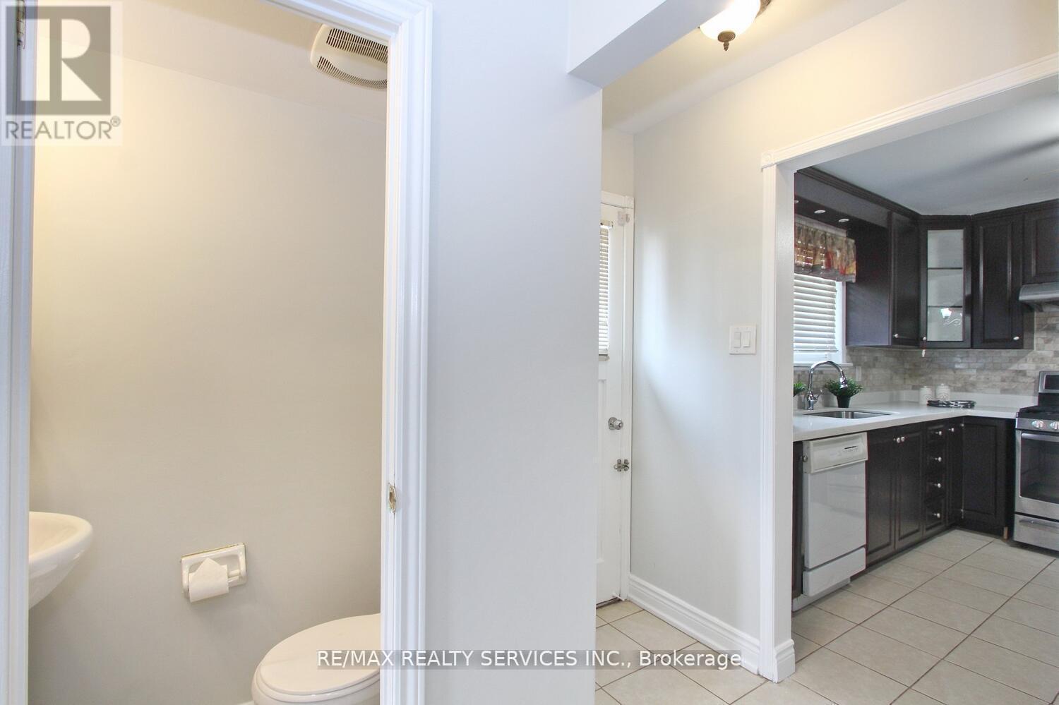 Semi-Detached/Link at 185 EARNSCLIFFE CIRCLE, Brampton