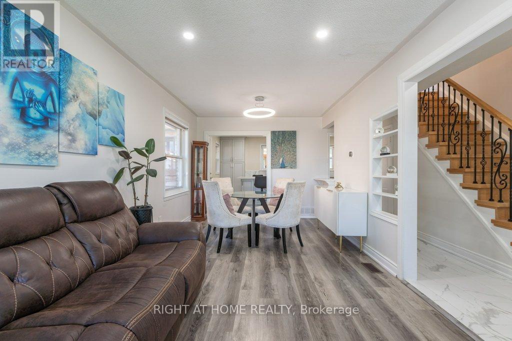Semi-Detached/Link at 4 FENNIMORE CRESCENT, Toronto