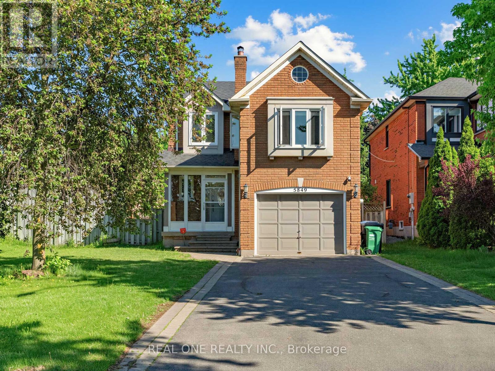 Detached at 5849 CHORLEY PLACE, Mississauga