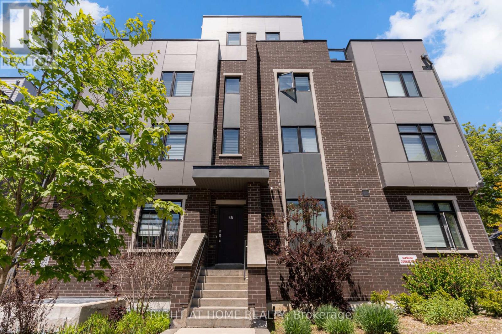 Townhouse at 4 - 66 LONG BRANCH AVENUE, Toronto
