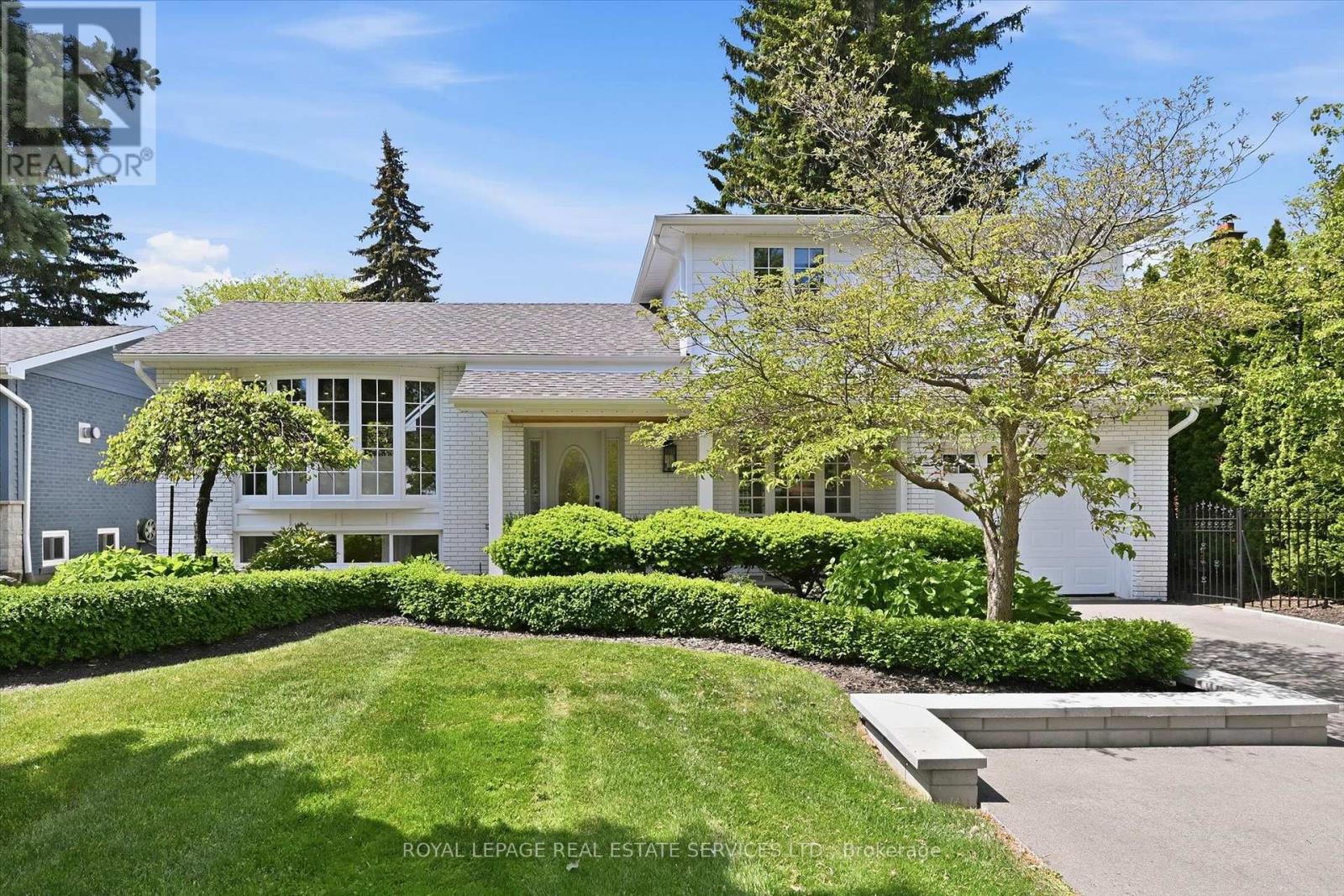 Detached at 194 SOLINGATE DRIVE, Oakville (BR Bronte)