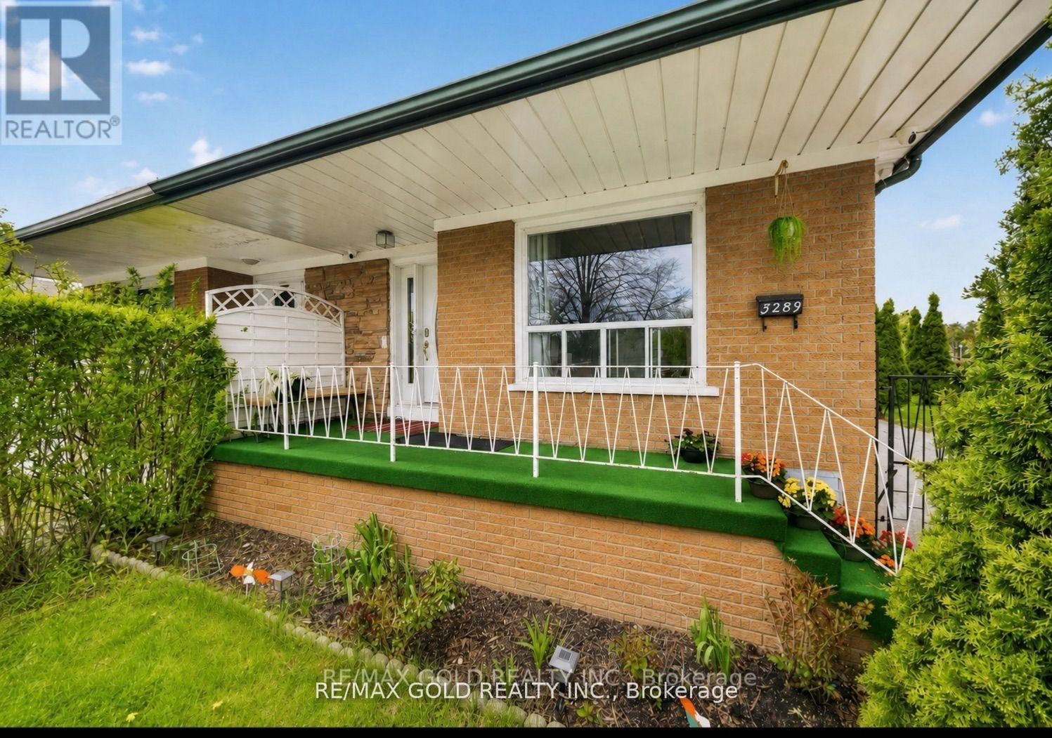 Semi-Detached/Link at 3289 VICTORY CRESCENT, Mississauga