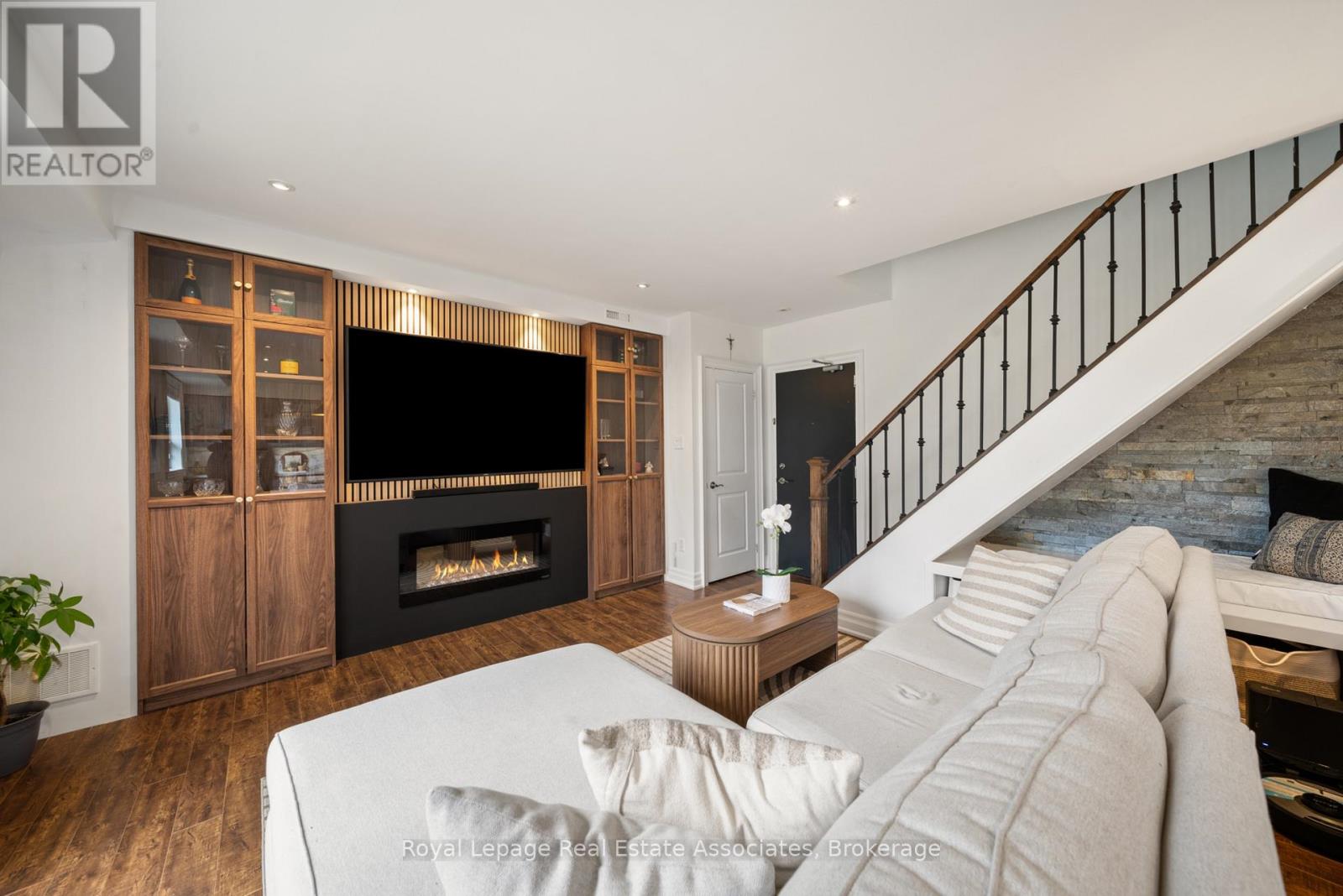 Townhouse at 4 - 469 CLARIDGE ROAD, Burlington