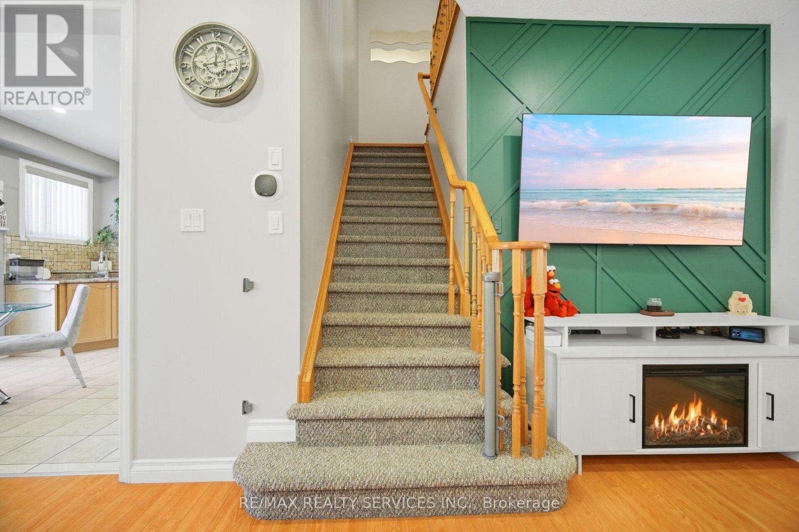 Semi-Detached/Link at 32 ASHDALE ROAD, Brampton