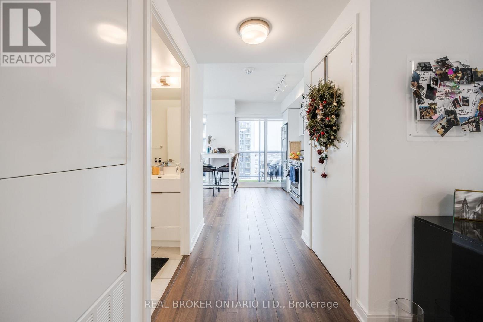 Apartment at 2010 - 30 SAMUEL WOOD WAY, Toronto (Islington-City Centre West)