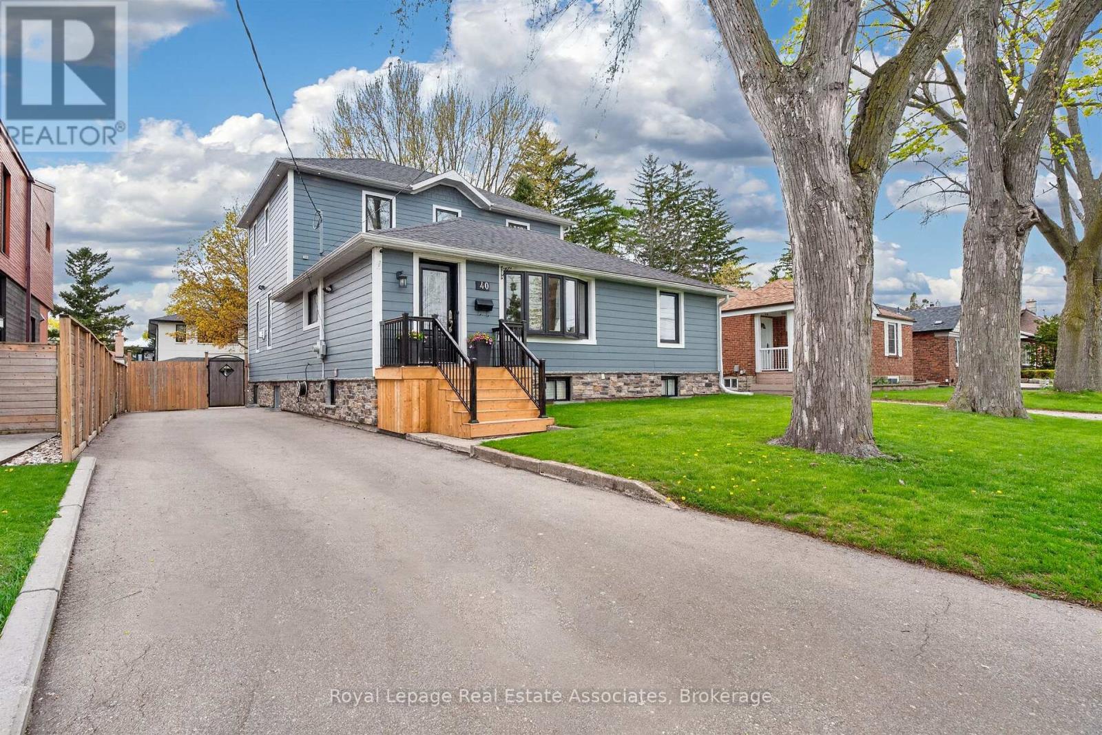 Detached at 40 BRIARWOOD AVENUE, Mississauga (Port Credit)