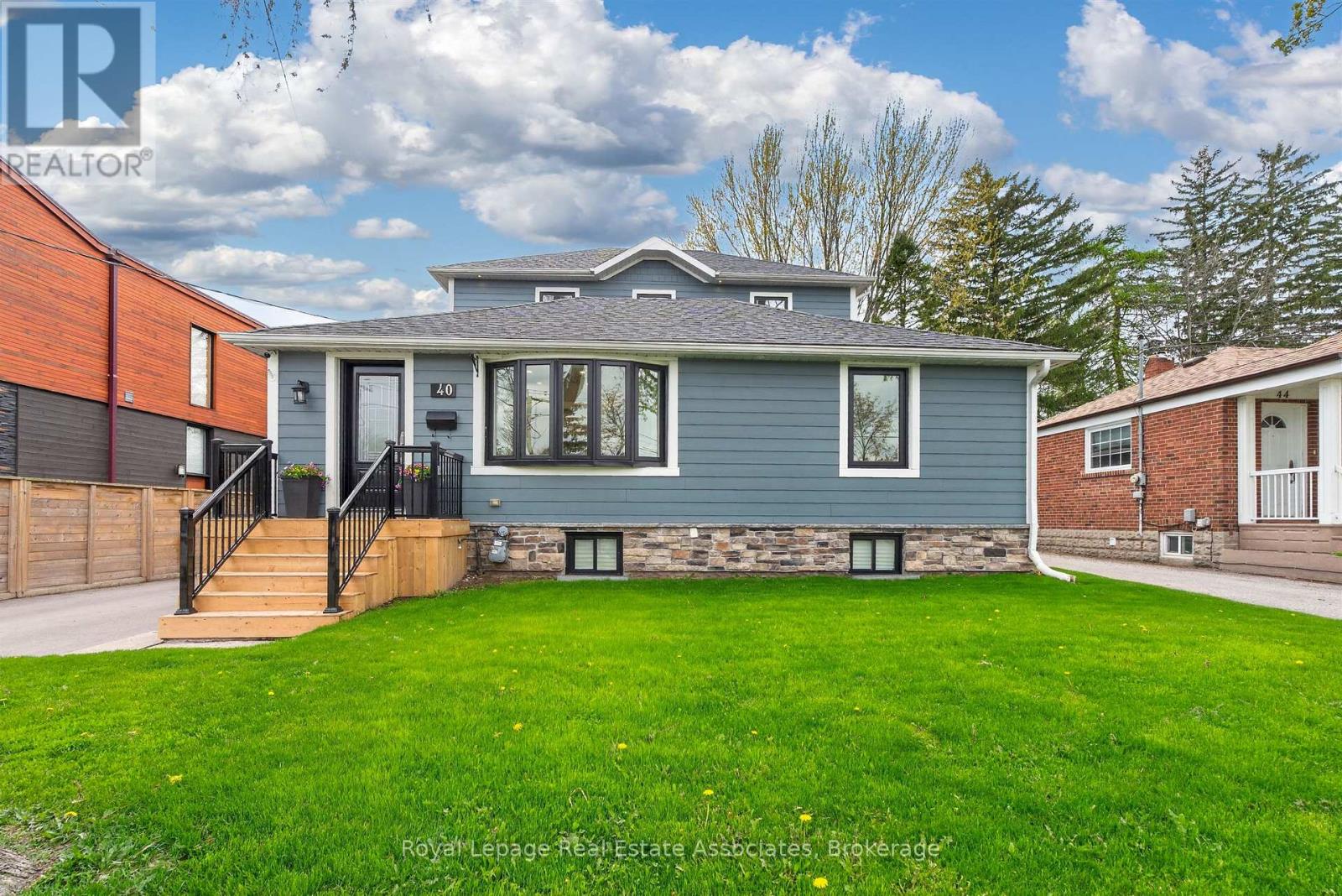 Detached at 40 BRIARWOOD AVENUE, Mississauga