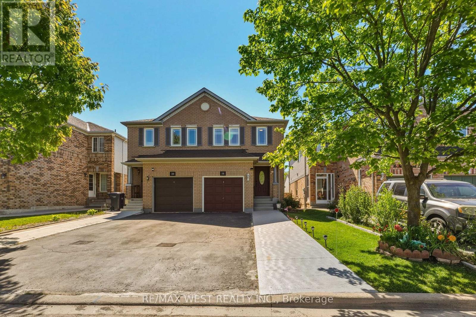Semi-Detached/Link at 18 NEEDLEWOOD LANE, Brampton (Sandringham-Wellington)