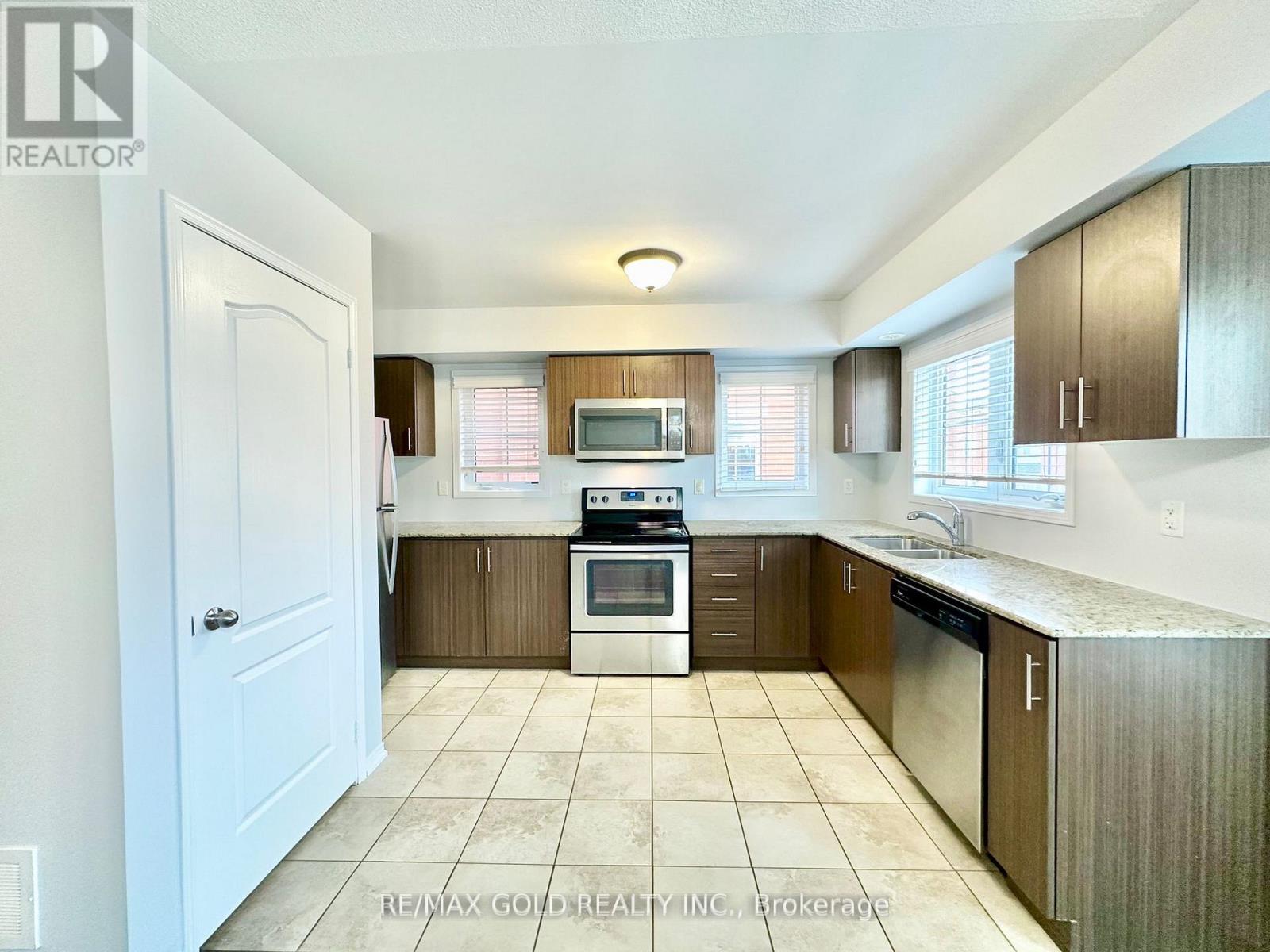 Townhouse at 11 - 2476 POST ROAD, Oakville