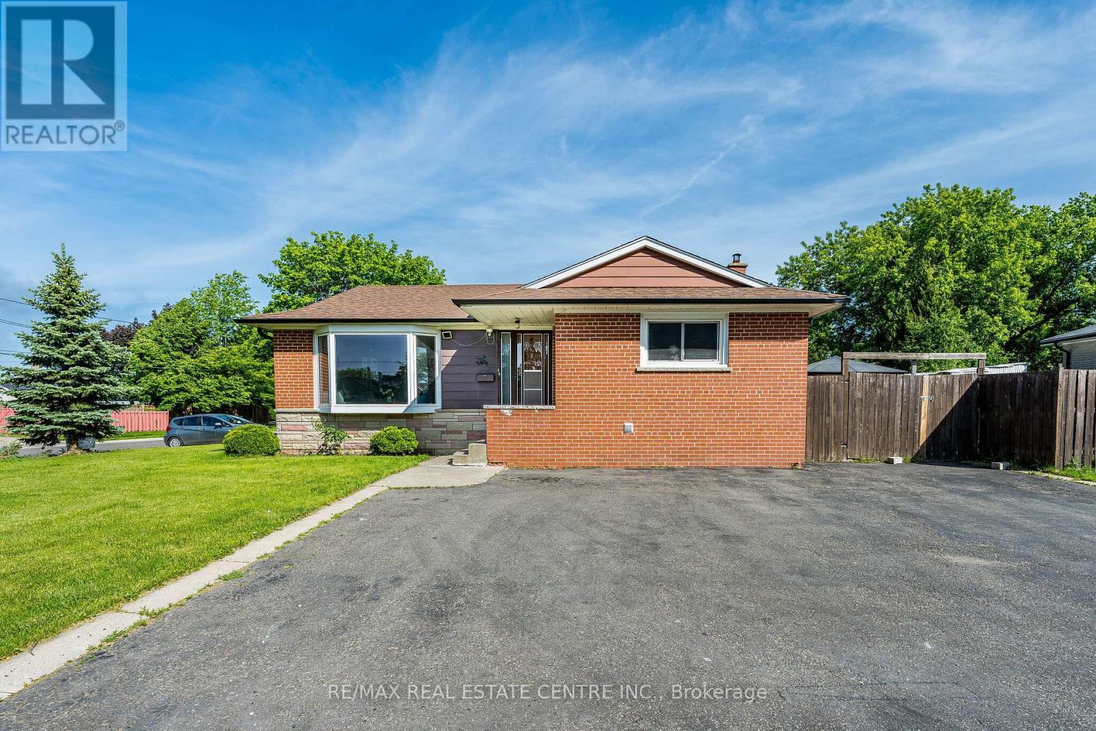 Detached at 2 MILNER ROAD, Brampton