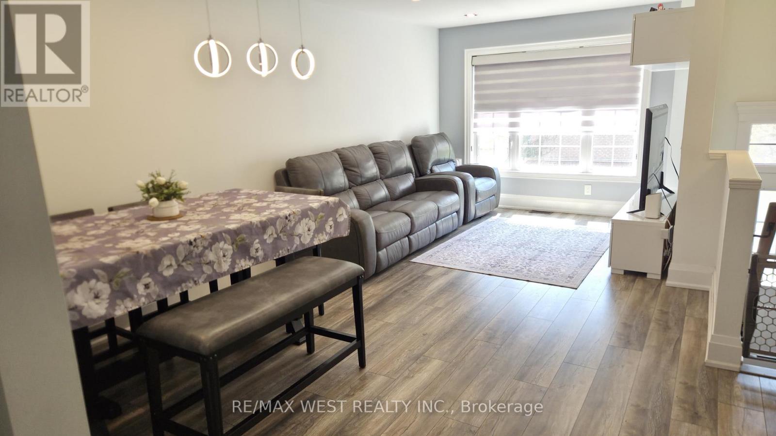 Townhouse at 33 - 3020 CEDARGLEN GATE, Mississauga
