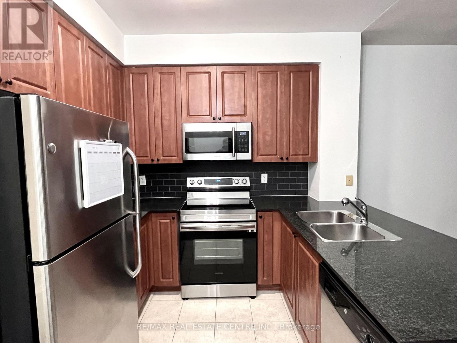Apartment at 907 - 225 WEBB DRIVE, Mississauga