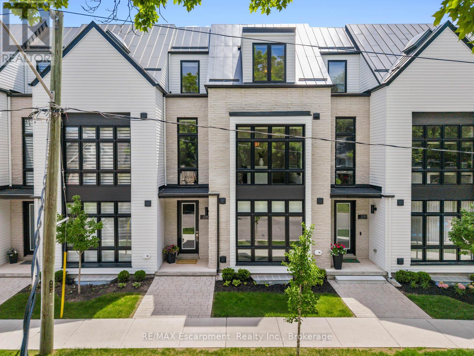 Townhouse at 2280 SOVEREIGN STREET, Oakville